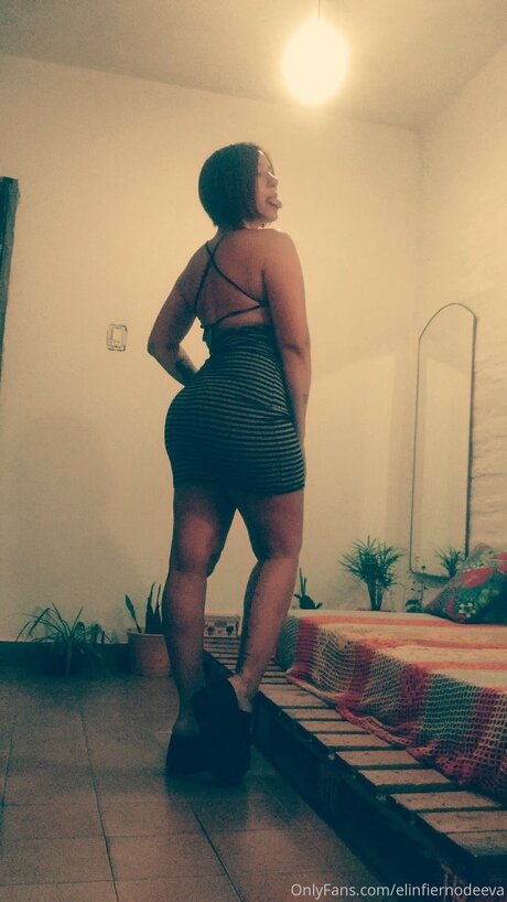 Elinfiernodeeva model erotische fotos