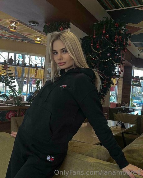 Lanamoore1 nacktheit heiße archiv