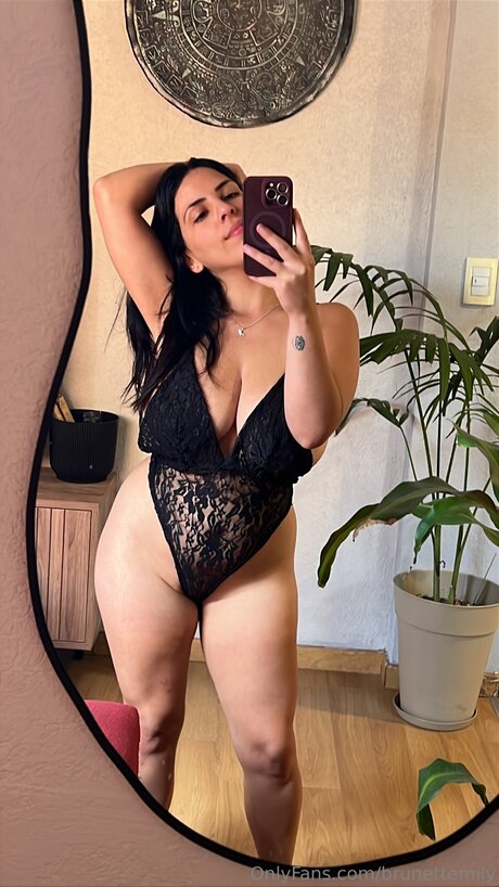 Brunettemily akt galerie