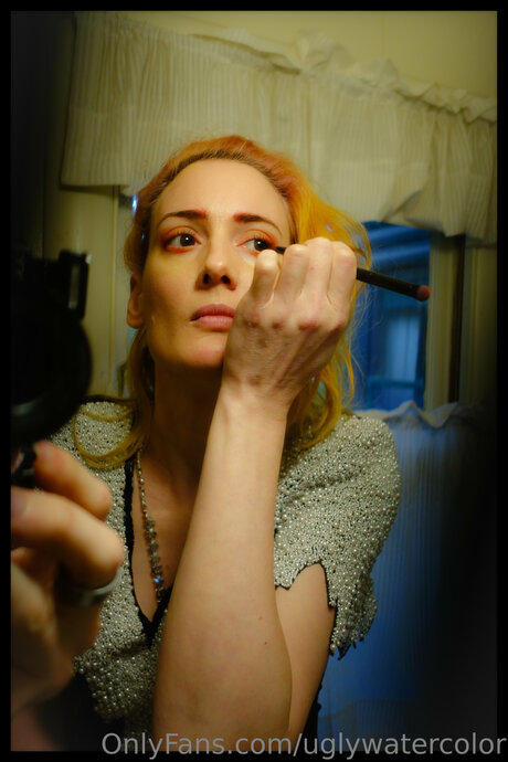 Uglywatercolor nackt erwachsene fotos
