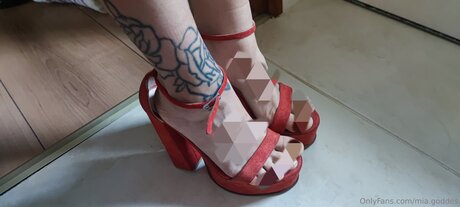 Mia Goddes porno akt bild