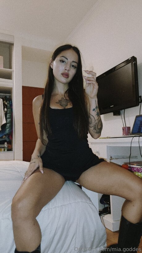 Mia Goddes top exklusive fotos