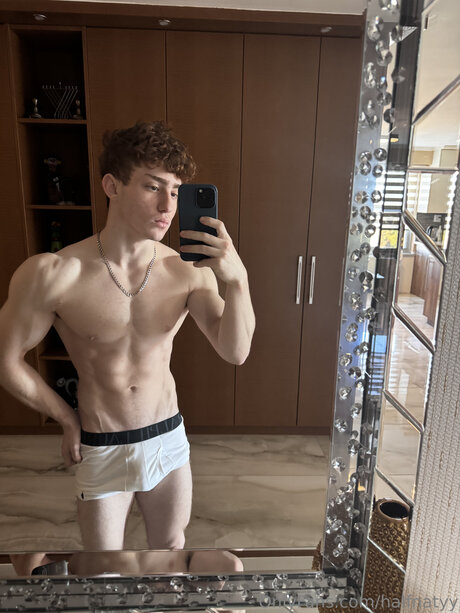 Halfnatyy sexy pornostar foto