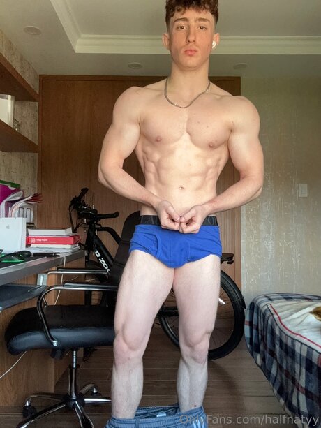 Halfnatyy erotische pornostar bild