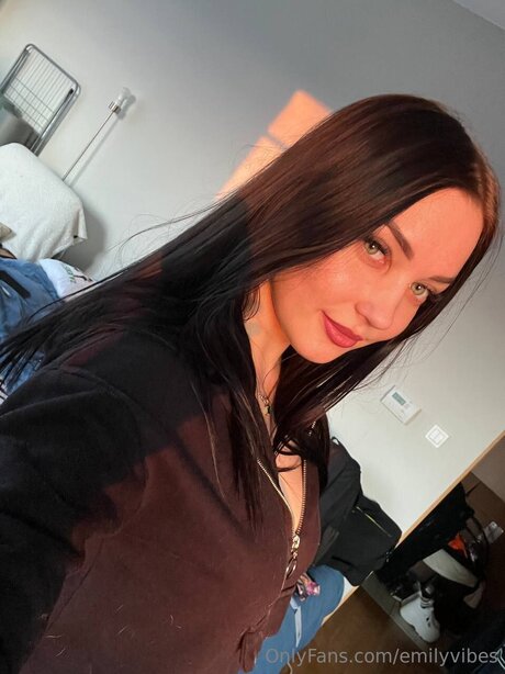 Emilyvibes porno nackten galerie