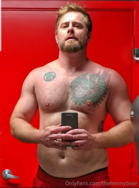 Thehennybear pornostar nackten bild