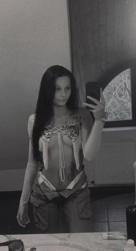 Ember Ems nackt akt galerie