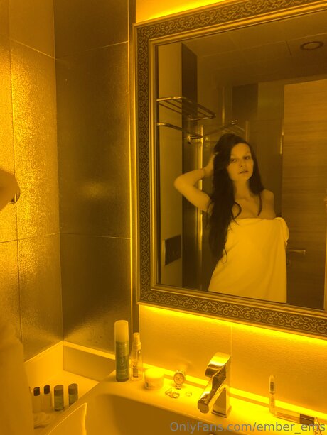 Ember Ems sex pornostar foto