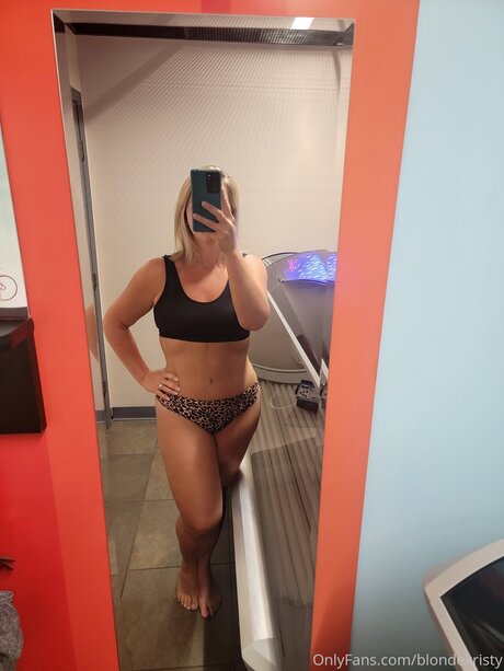 Blondekristy perfekte erwachsene foto