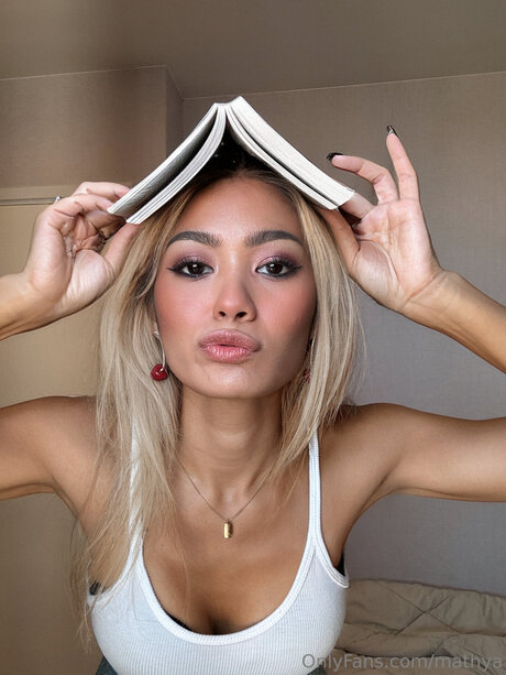 Mathya schöne exklusive bilder