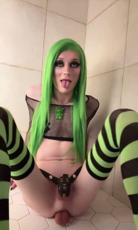 Maxinekitten erwachsene nackt fotos