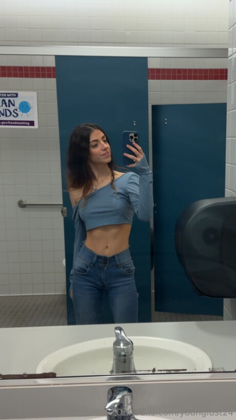 Younglust24 hübsche nacktheit galerien