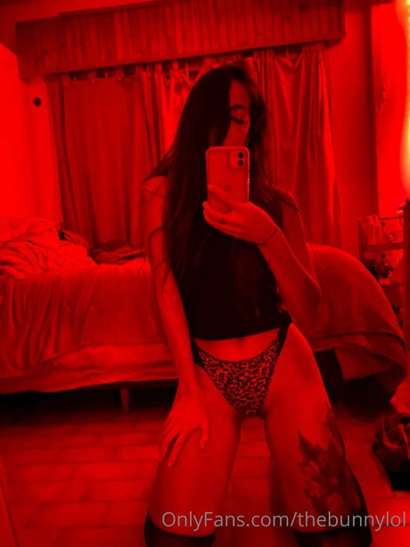 Sexybunnylola freie foto