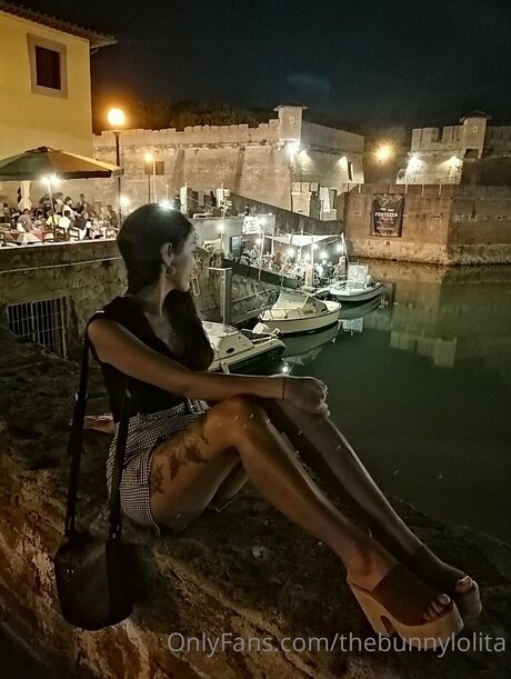 Sexybunnylola top akt galerie