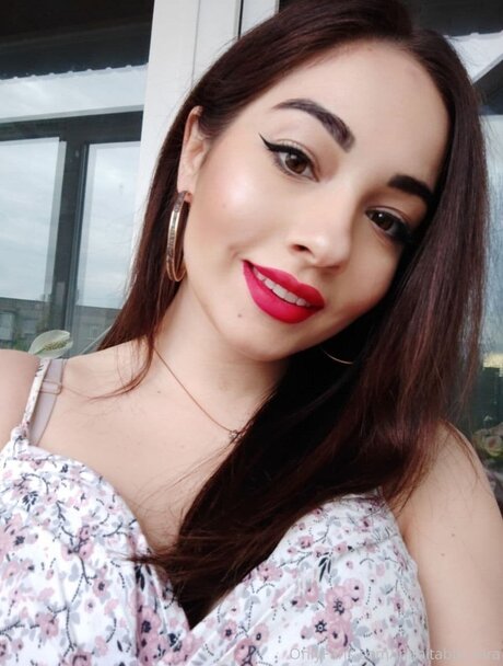 Inimitable Sara kostenlose porno archiv