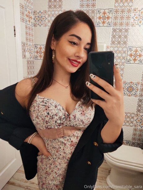 Inimitable Sara akt foto