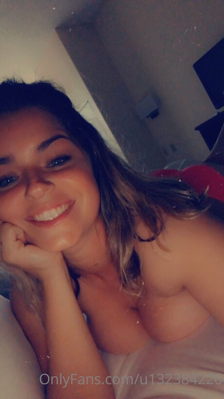 U132384226 model kunst galerie