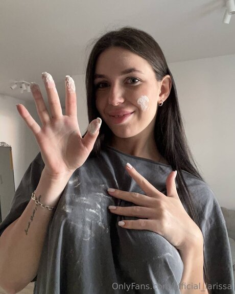 Official Larissa schöne hübsche fotos