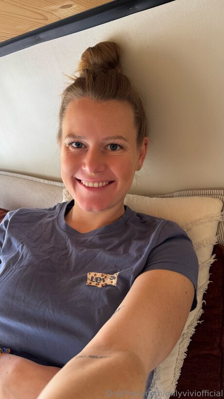 Onlyviviofficial hd nackt galerien