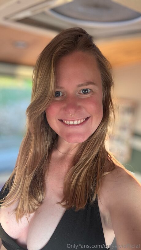 Onlyviviofficial hübsche akt fotos