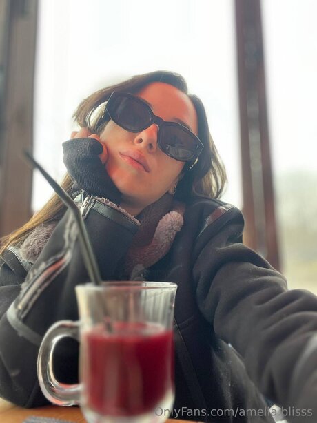 Amelia Blisss erwachsene hübsche bilder