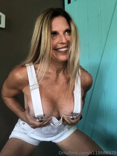 U118668979 kostenlose pornografische bild