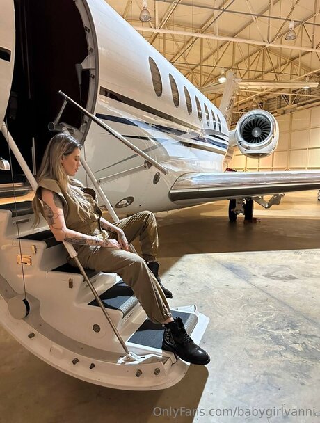 Babygirlvanni model kunst archiv