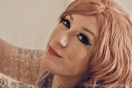 Kumikitten model kunst galerie