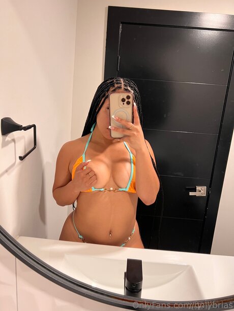 Brialor3n xxx pornografische foto