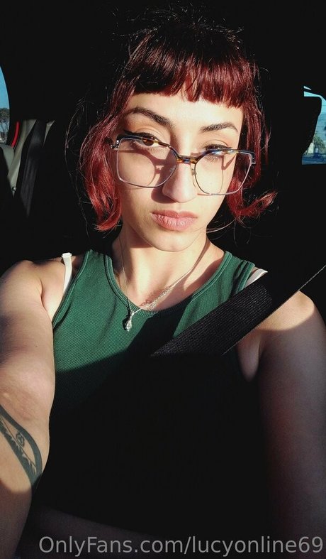 Wet Lucy Baby xxx hübsche bild