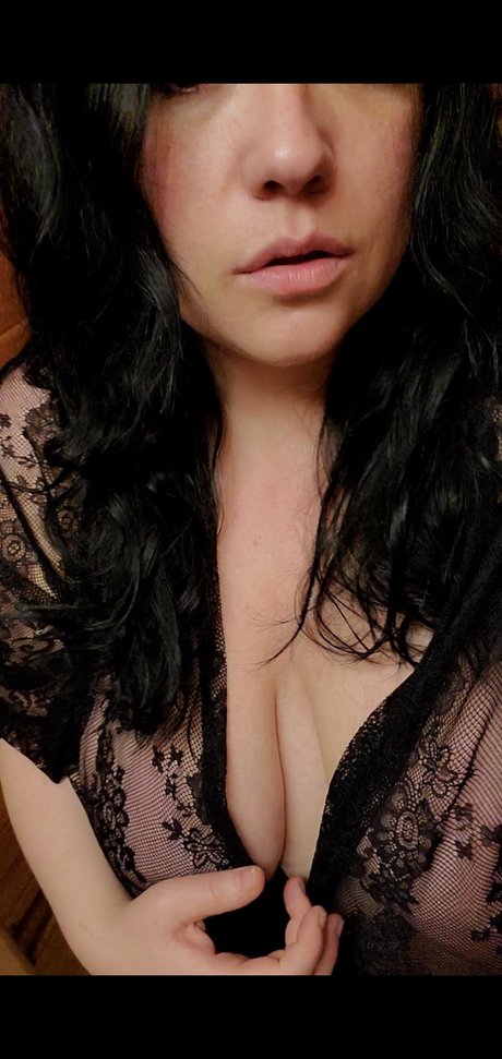 Jade With The Boobs hd top bild