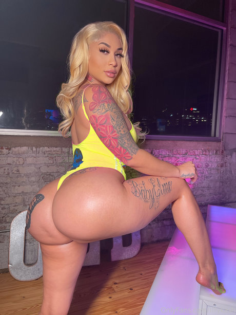 Lilly Kash schöne hübsche archiv