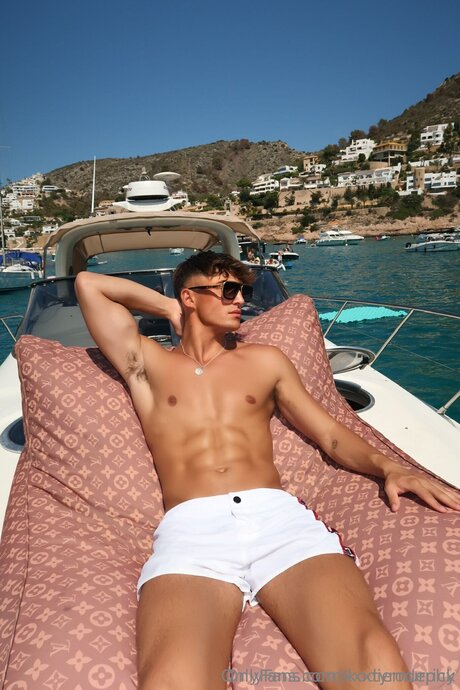 Tyroderickx hd nackt bild