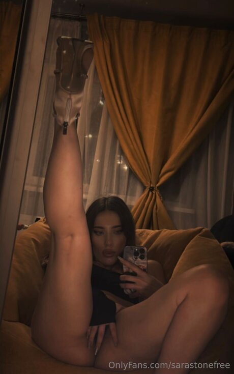 Sarastonefree hübsche sex galerien