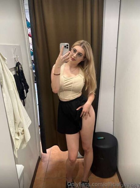 Official Karina beste sexy bild