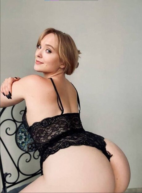 Mika Tyan nacktheit archiv