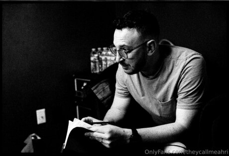 Theycallmeahri schöne nackten bilder