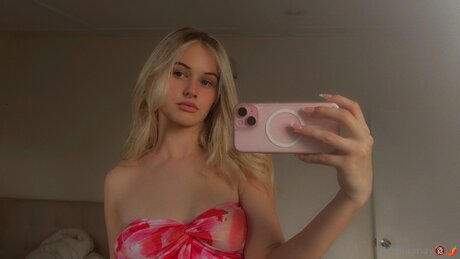 Briella May erwachsene top foto