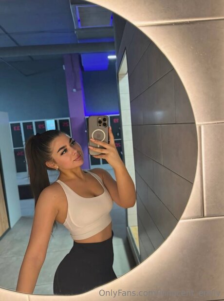 Innocent Emily exklusive top foto