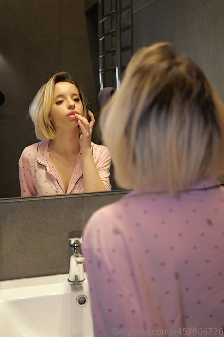 Little Evelyn freie erwachsene fotos