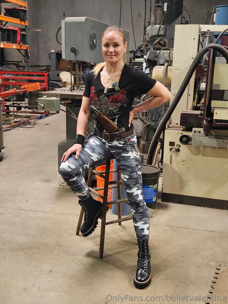 Bulletvalentina model hd fotos