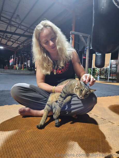 Bulletvalentina model hd bilder