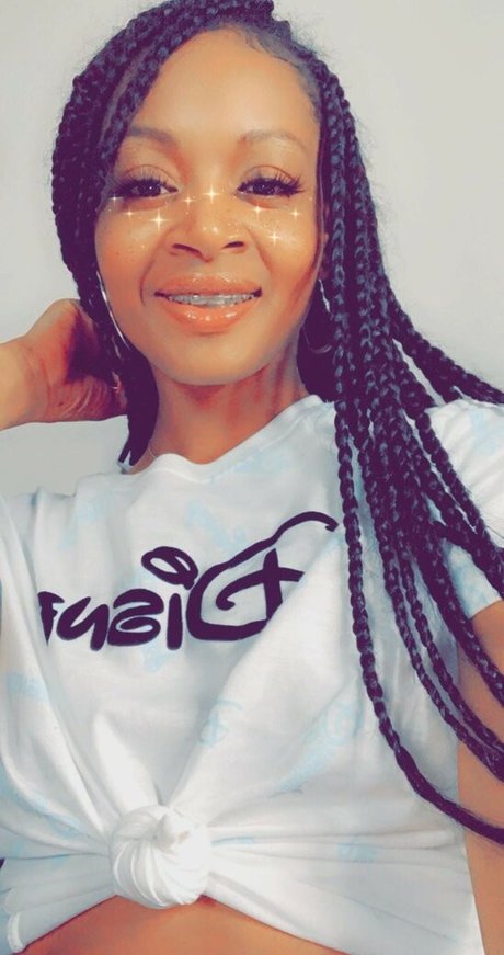 nikkidiorr nackt schöne bild