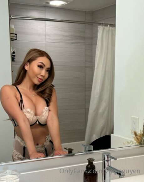 Victoria Nguyen erotische freie foto