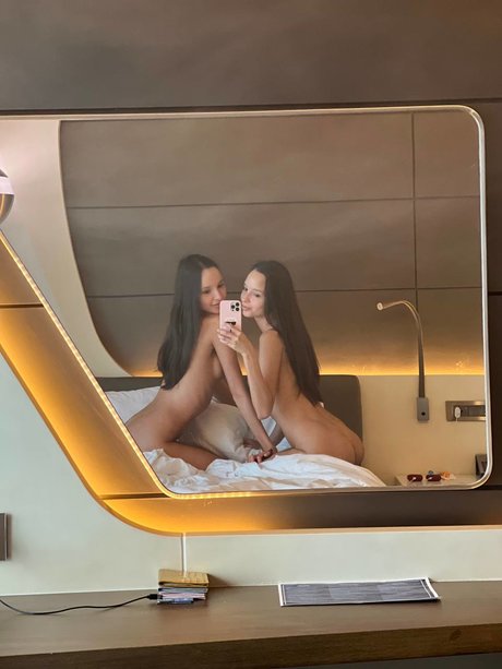 Adelalinka Twins_ nackten pornostar bilder