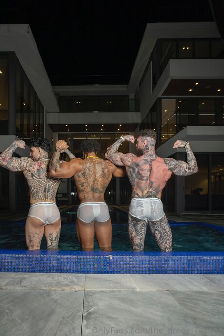 The Greek Savage schauspielerin hübsche fotos