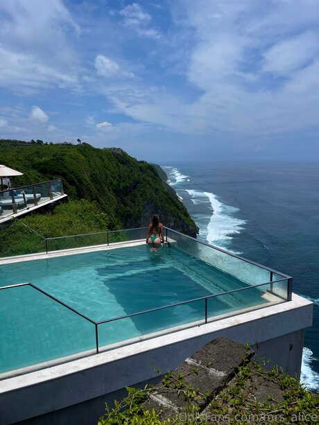 Mrs Alice erotische akt bild