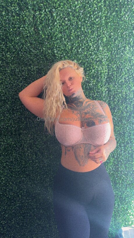 Justabarbi hübsche nackten bilder