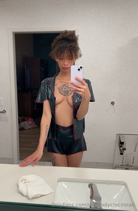 Misspolycincinnati erwachsene heiße foto