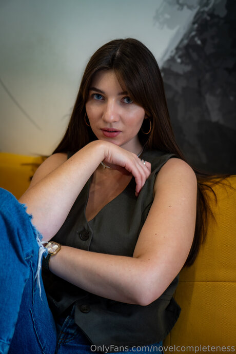 Novelcompleteness model erotische foto